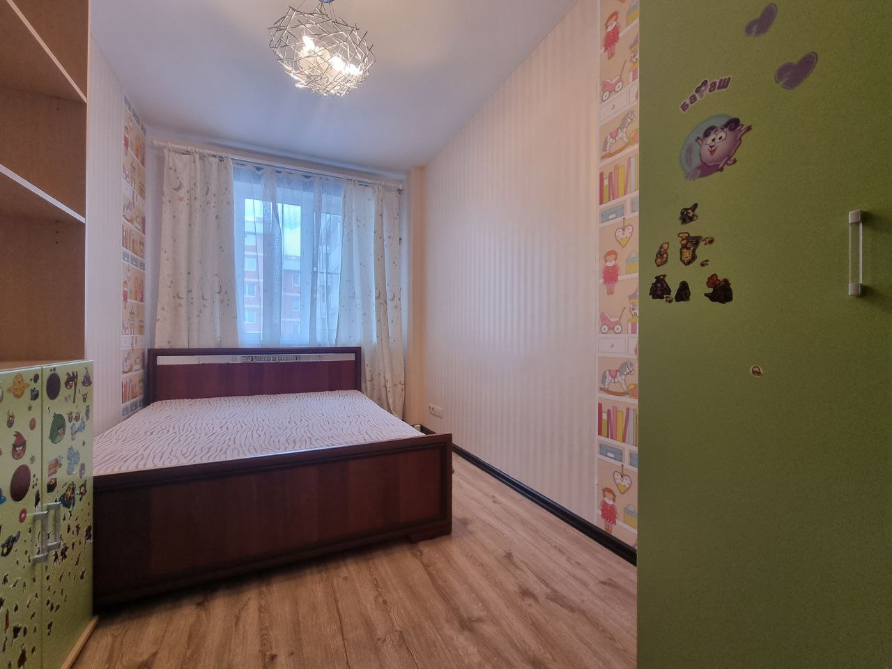 3к квартира студия с раздельными комнатами и большой кухней студией. Раздельный сан. Узел.  Новый евро ремонт, современная новая мебель и техника. 